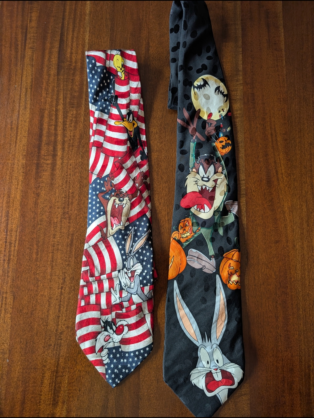 🔥 Vintage Looney Tunes Mania Silk Ties - Patriotic & Halloween Duo! 🔥
